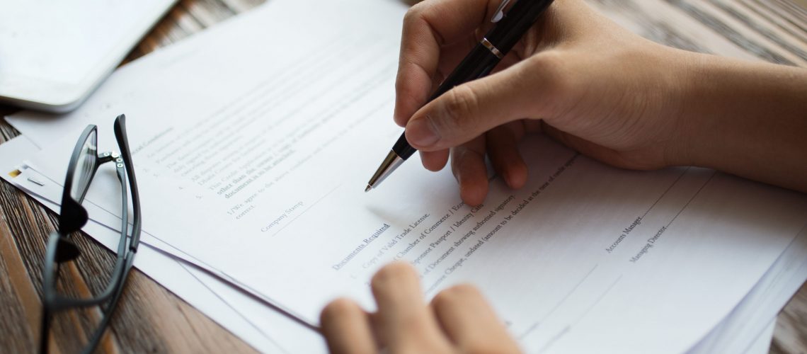 artista firma il suo contratto discografico artista firma il suo contratto discografico